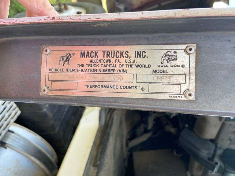 2001 MACK CH613 DUMP TRUCK - VIN: 1M1AA14Y31W136502