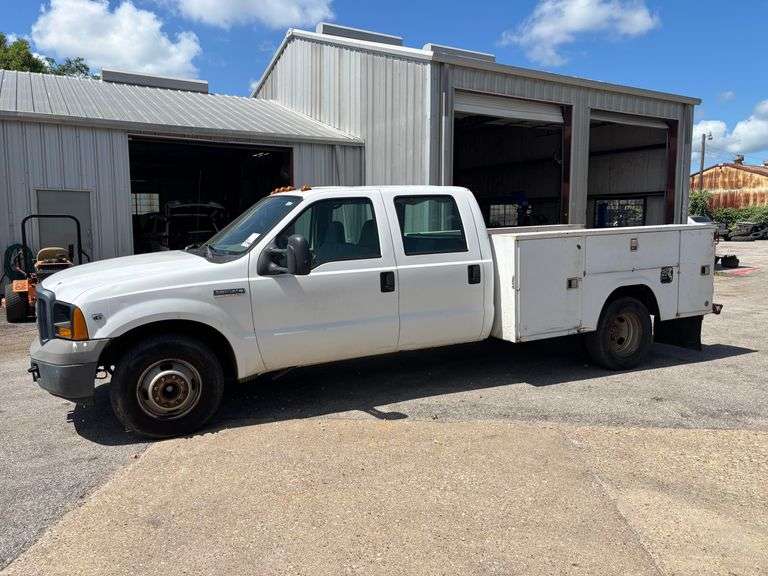 2006 FORD F-350 TRUCK - VIN: 1FDWW36Y66EA57348