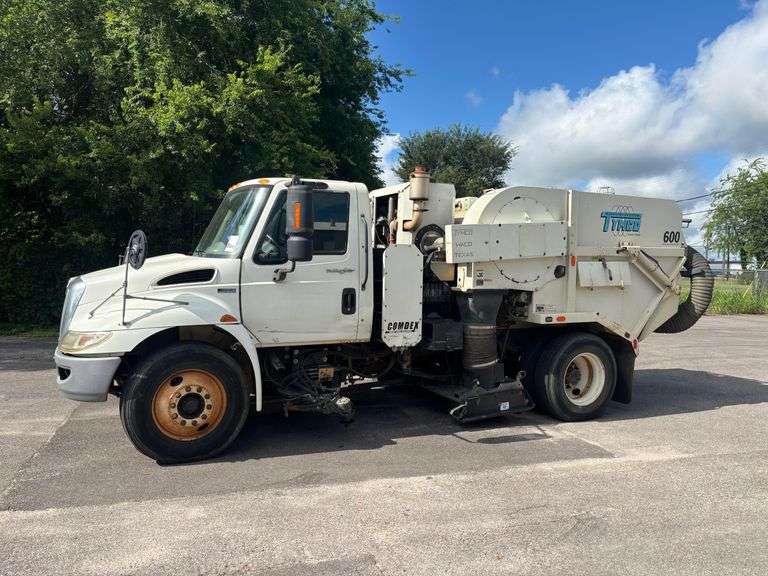 2014 INTERNATIONAL DURASTAR SWEEPER TRUCK - VIN: 1HTJTSKN2EH485043