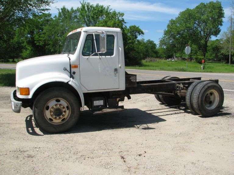 2001 INTERNATIONAL 4700 CAB & CHASSIS. VIN: 1HTSCABM11H311416