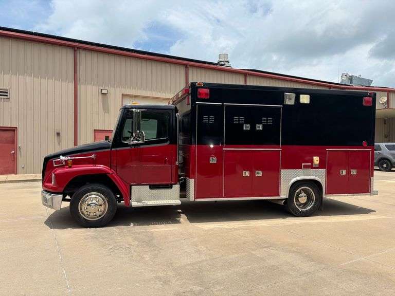 2000 FREIGHTLINER BOX TRUCK / AMBULANCE - VIN: 1FV3GFBD8YHG79659
