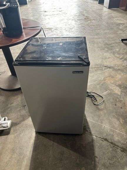 MINI FRIG, COFFEE POT, KEURIG, TINECO VACUUM