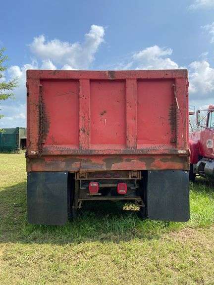 2001 MACK CH613 DUMP TRUCK - VIN: 1M1AA14Y31W136502