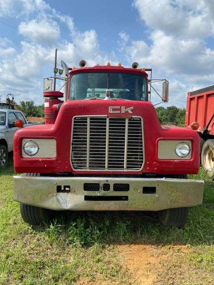 1983 MACK TRACTOR TRUCK - VIN: 1M2N187Y5DA604022