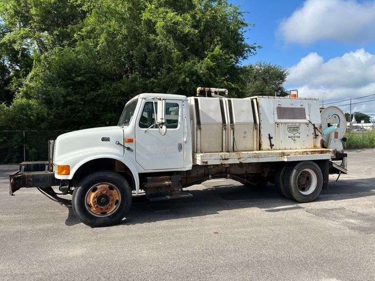 2000 INTERNATIONAL 4700 JETTER TRUCK - VIN: 1HTSCABM4YH269303