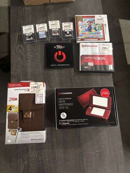 NINTENDO DS w/ GAMES