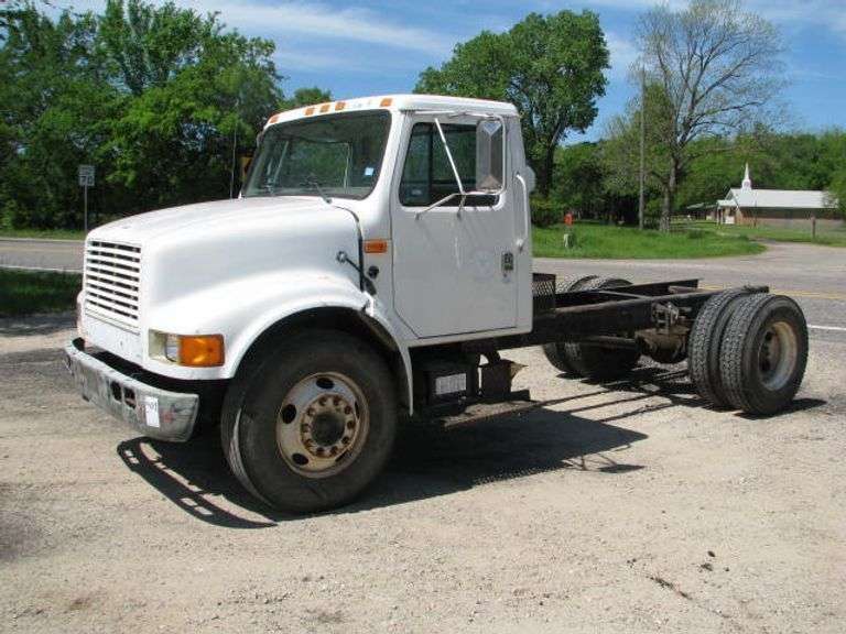 2001 INTERNATIONAL 4700 CAB & CHASSIS. VIN: 1HTSCABM11H311416