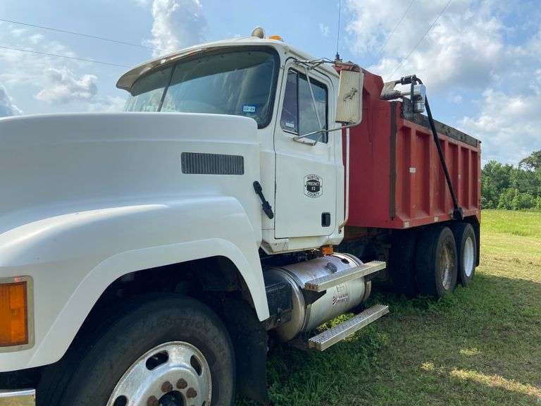 2001 MACK CH613 DUMP TRUCK - VIN: 1M1AA14Y31W136502