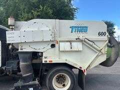 2014 INTERNATIONAL DURASTAR SWEEPER TRUCK - VIN: 1HTJTSKN2EH485043