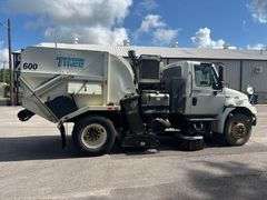 2014 INTERNATIONAL DURASTAR SWEEPER TRUCK - VIN: 1HTJTSKN2EH485043