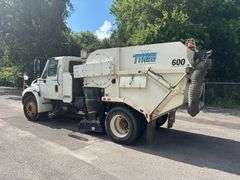 2014 INTERNATIONAL DURASTAR SWEEPER TRUCK - VIN: 1HTJTSKN2EH485043