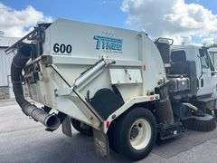 2014 INTERNATIONAL DURASTAR SWEEPER TRUCK - VIN: 1HTJTSKN2EH485043