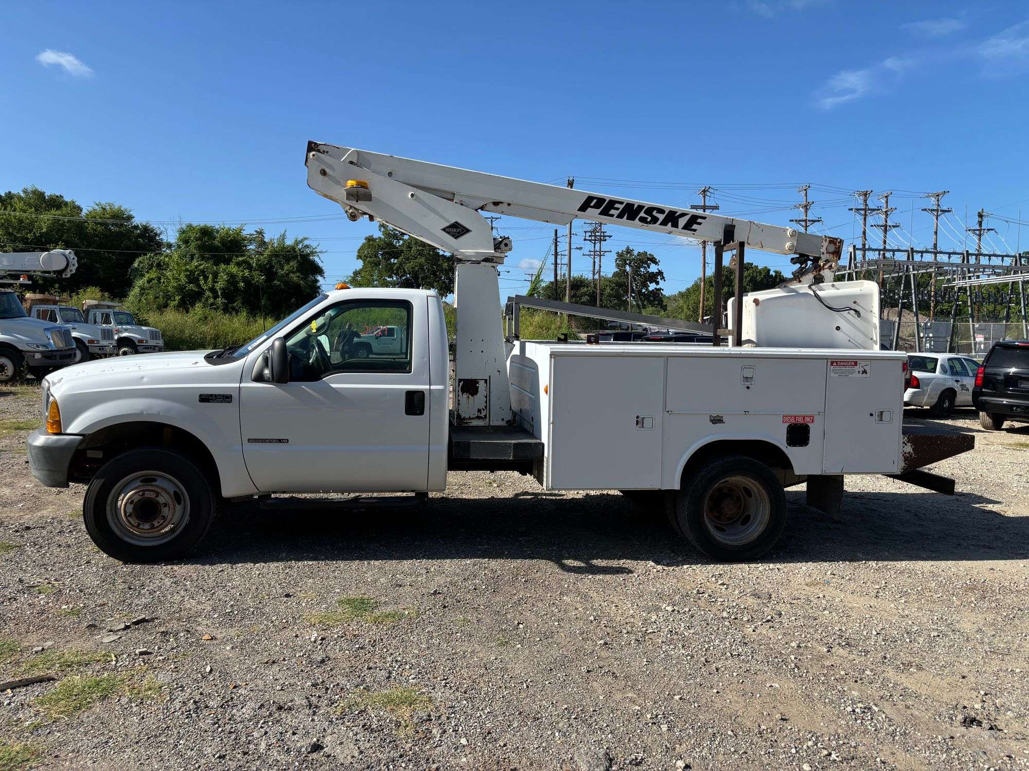 2001 FORD F-450 BUCKET TRUCK - VIN: 1FDXF46F21EA28608 - Auctioneer