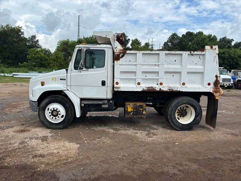 2000 FREIGHTLINER DUMP TRUCK - VIN: 1FUWJJCB3YHB85051