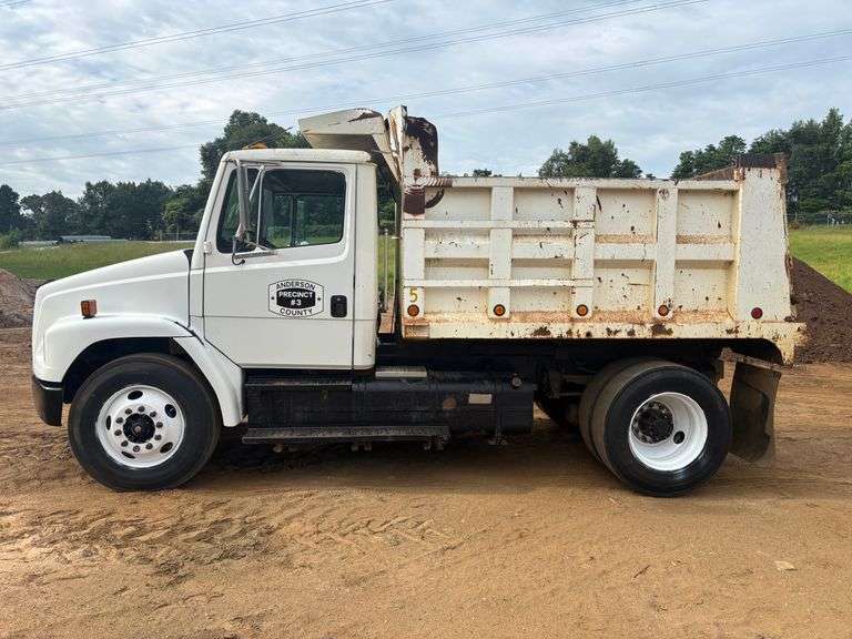 2000 FREIGHTLINER DUMP TRUCK - VIN: 1FUWJJCB7YHB85277