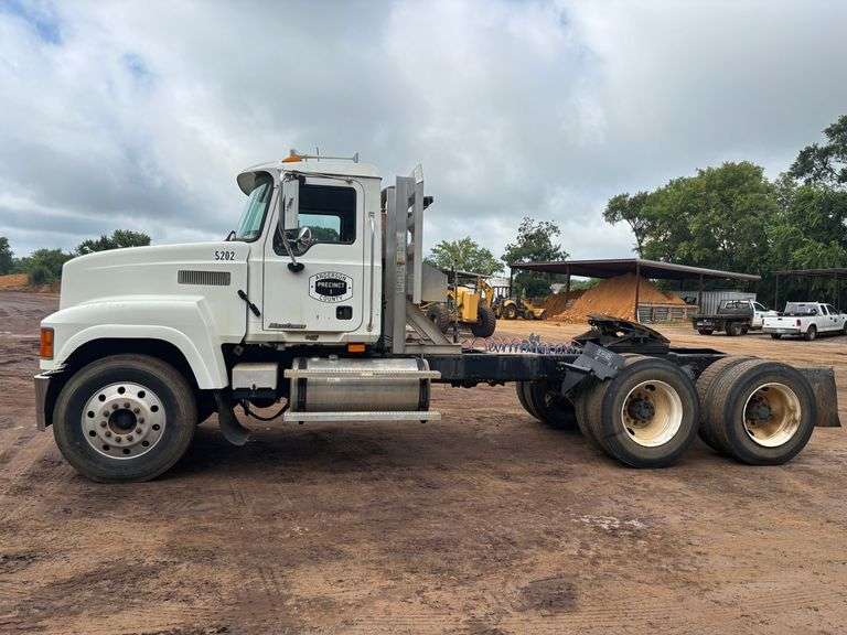 2006 MACK CNH613 TRUCK - VIN: 1M1AJ06YX6N003191