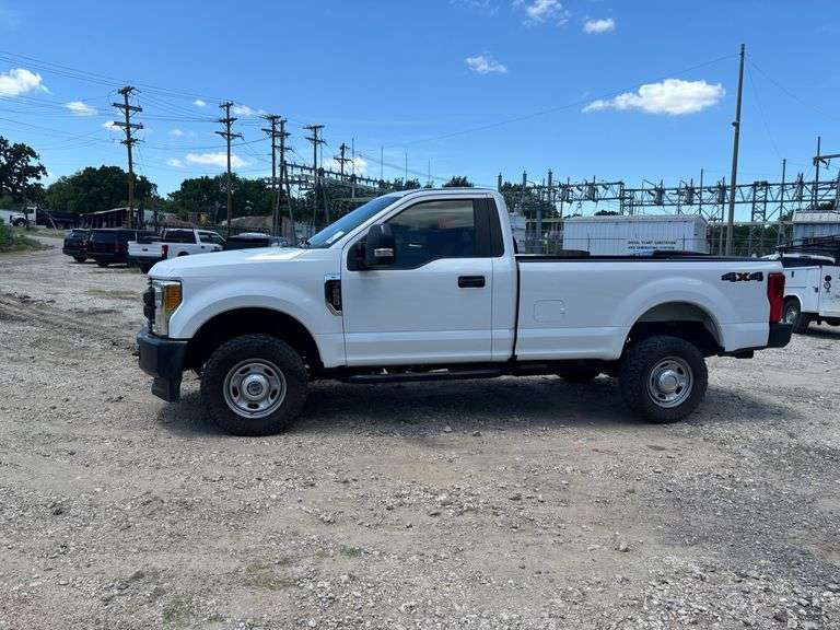 2017 FORD F-250 4x4 TRUCK - VIN: 1FTBF2B60HEE58267