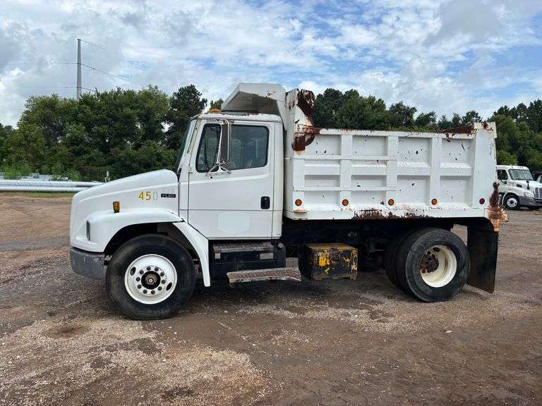 2000 FREIGHTLINER DUMP TRUCK - VIN: 1FUWJJCB3YHB85051