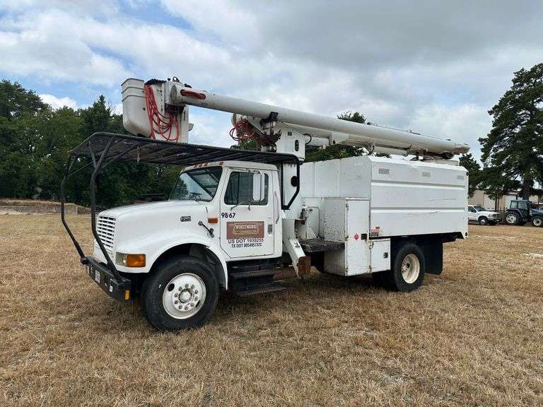1999 INTERNATIONAL 4700 BUCKET TRUCK - VIN: 1HTSCABP0XH595401