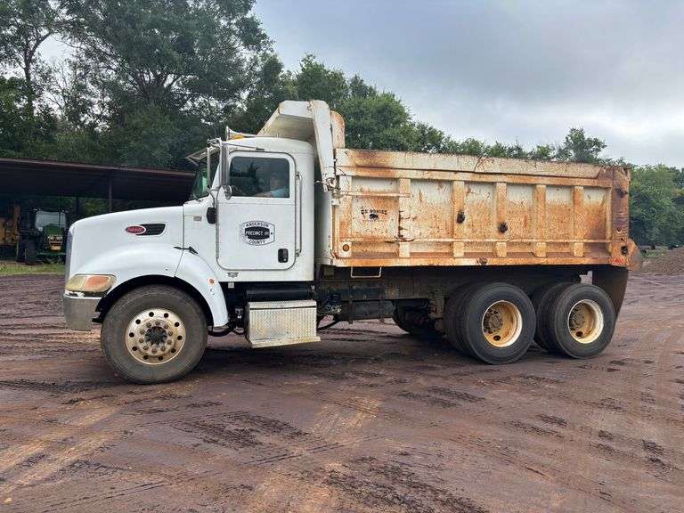 2005 PETERBILT DUMP TRUCK - VIN: 2NPLLZ9X25M858923