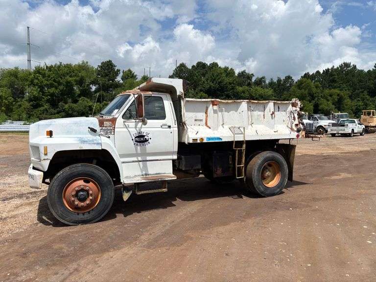 1991 FORD F-800 DUMP TRUCK - VIN: 1FDYK84A9MVA09329