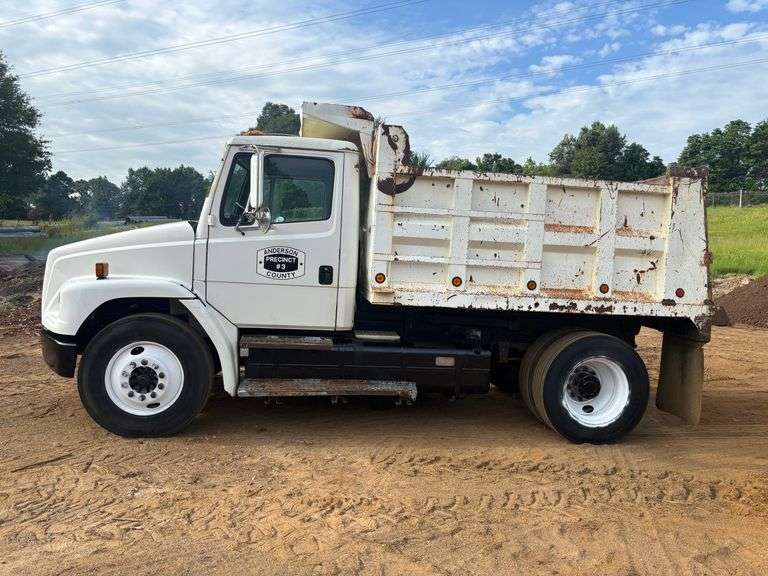 2000 FREIGHTLINER DUMP TRUCK - VIN: 1FUWJJCB0YHB84990