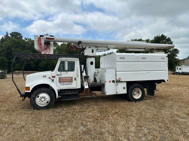 1999 INTERNATIONAL 4700 BUCKET TRUCK - VIN: 1HTSCABP0XH595401