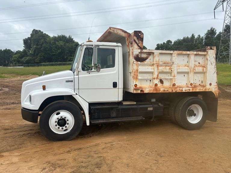 2000 FREIGHTLINER DUMP TRUCK - VIN: 1FUWJJCB9YHB85393