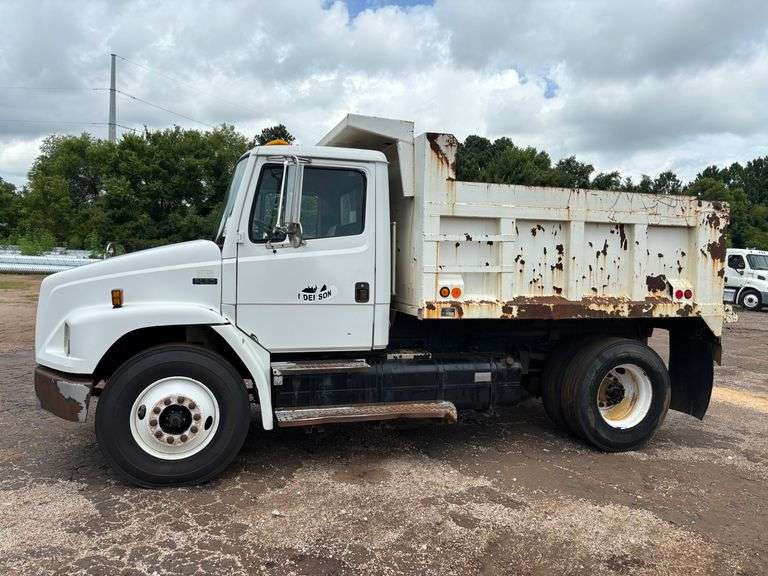 2001 FREIGHTLINER DUMP TRUCK - VIN: 1FUWJJCB01HB85501