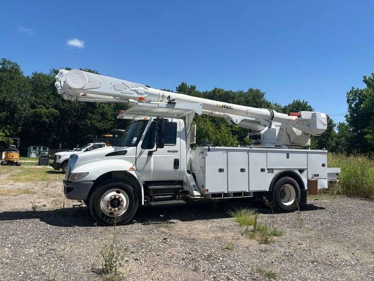 2009 INTERNATIONAL 4300 BUCKET TRUCK - VIN: 1HTMMAAN69H052885