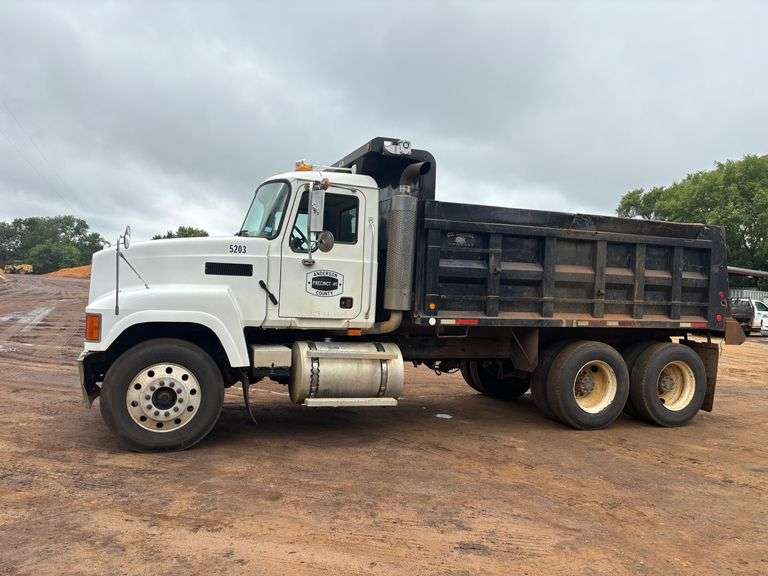 2007 MACK CNH613 DUMP TRUCK - VIN: 1M2AJ06YX7N006427