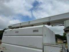 1999 INTERNATIONAL 4700 BUCKET TRUCK - VIN: 1HTSCABP0XH595401