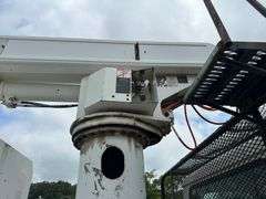 1999 INTERNATIONAL 4700 BUCKET TRUCK - VIN: 1HTSCABP0XH595401
