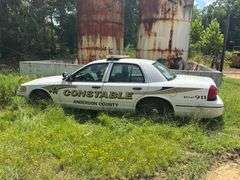 2000 FORD CROWN VICTORIA - VIN: 2FAFP71W0YX208223