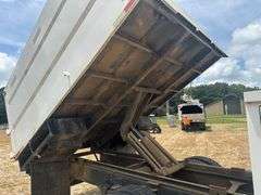 2002 GMC BUCKET TRUCK - VIN: 1GDP7H1E72J506422