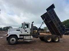 2007 MACK CNH613 DUMP TRUCK - VIN: 1M2AJ06YX7N006427