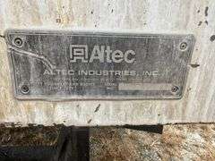 1999 INTERNATIONAL 4700 BUCKET TRUCK - VIN: 1HTSCABP0XH595401