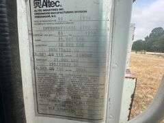 1999 INTERNATIONAL 4700 BUCKET TRUCK - VIN: 1HTSCABP0XH595401