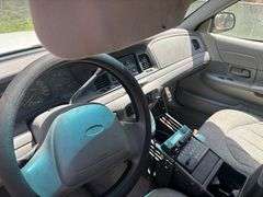 2000 FORD CROWN VICTORIA - VIN: 2FAFP71W0YX208223