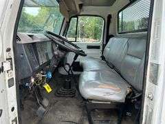 1999 INTERNATIONAL 4700 BUCKET TRUCK - VIN: 1HTSCABP0XH595401