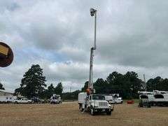 1999 INTERNATIONAL 4700 BUCKET TRUCK - VIN: 1HTSCABP0XH595401