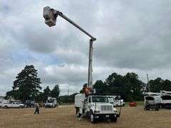 1999 INTERNATIONAL 4700 BUCKET TRUCK - VIN: 1HTSCABP0XH595401