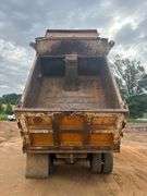 2000 FREIGHTLINER DUMP TRUCK - VIN: 1FUWJJCB7YHB85277