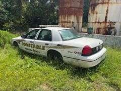 2000 FORD CROWN VICTORIA - VIN: 2FAFP71W0YX208223