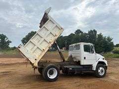 2000 FREIGHTLINER DUMP TRUCK - VIN: 1FUWJJCB7YHB85277
