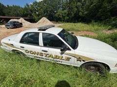 2000 FORD CROWN VICTORIA - VIN: 2FAFP71W0YX208223