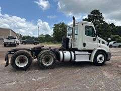 2012 FREIGHTLINER TRACTOR TRUCK - VIN: 1FUJGBDV9CSBR9006