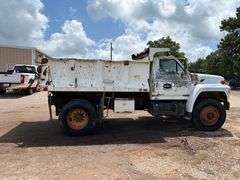 1991 FORD F-800 DUMP TRUCK - VIN: 1FDYK84A9MVA09329