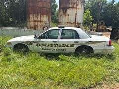 2000 FORD CROWN VICTORIA - VIN: 2FAFP71W0YX208223