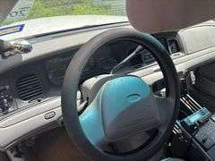 2000 FORD CROWN VICTORIA - VIN: 2FAFP71W0YX208223